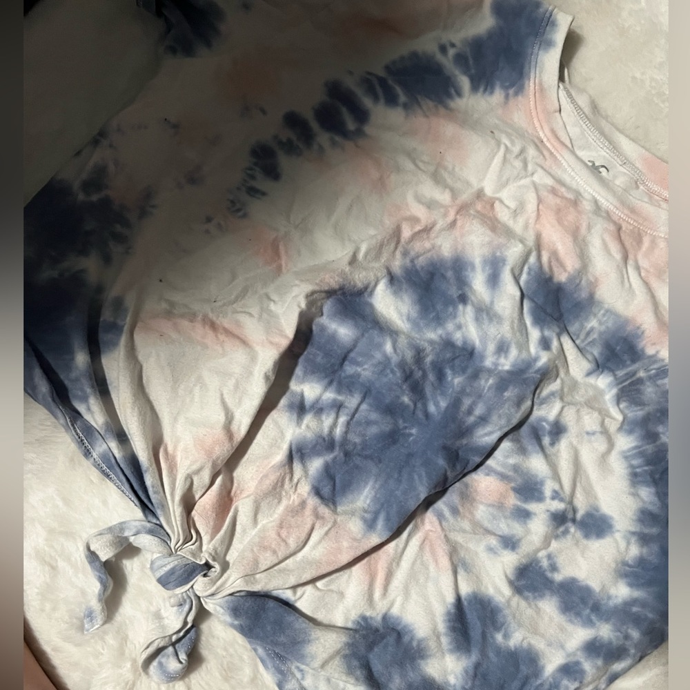 Hollister semi cropped tee